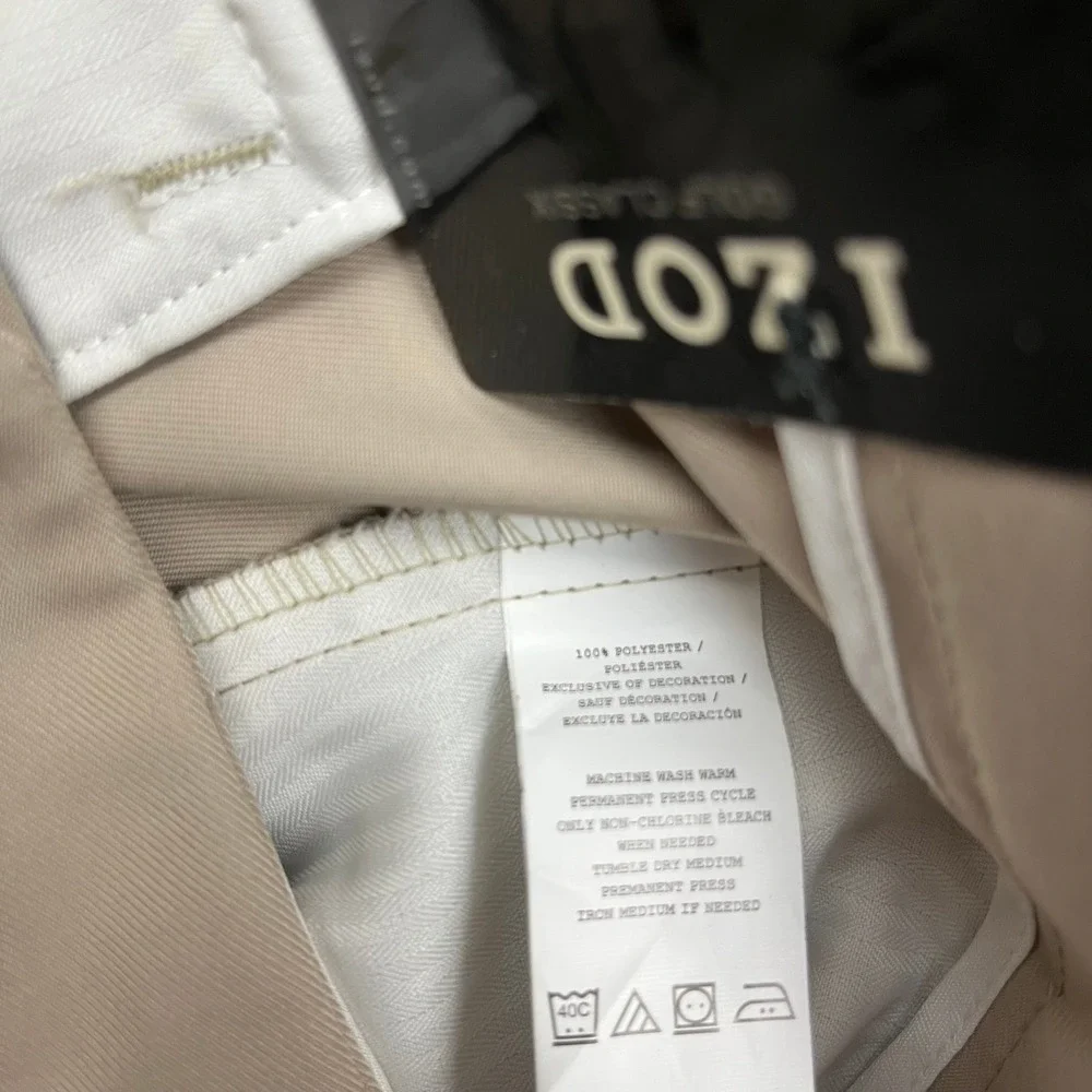 IZOD pnats mens 38X30 Golf performance  Classix Khaki  Microfiber Pleated